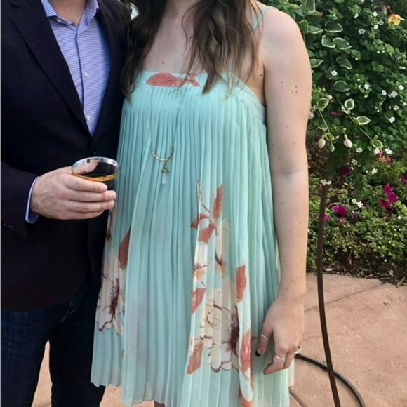 Forever 21 floral pleated mini dress Size M - Picture 4 of 7